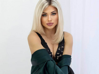 Alter: 39 / Schütze - Alter: 168 / schlank - Geschlecht: weiblich - Ausrichtung: heterosexuell - Haare: blond / lang - Piercing: keins - bewebmaster-Alter: D - Hautfarbe: weiss - Augen: grün - Rasur: vollrasiert